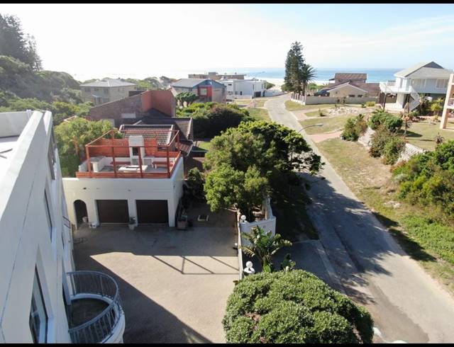 8 BEDROOM HOUSE FOR SALE IN PARADISE BEACH